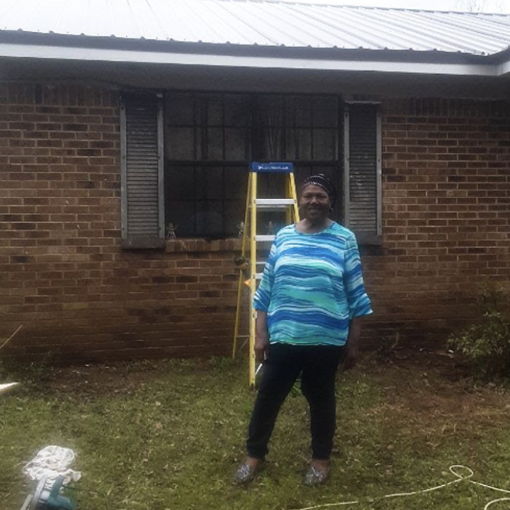 This Como Mama Gets a New Roof!